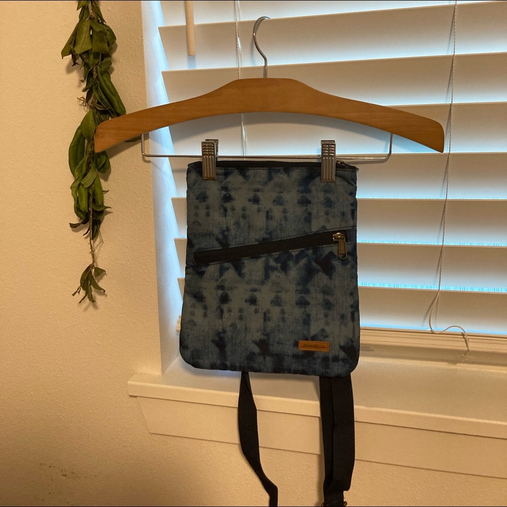 Eddie Bauer crossbody